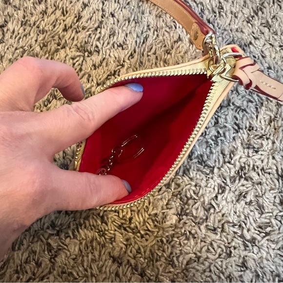 NWOT Dooney & Bourke Wristlet in Cupcakes - Picture 4 of 4